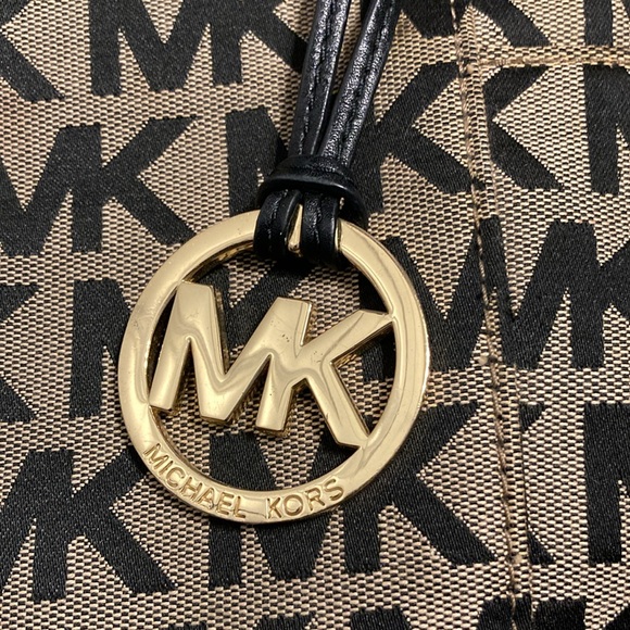 Michael Kors Handbag - Picture 2 of 9